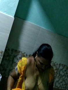 Super Hot Desi Bhabhi Showing Boobs