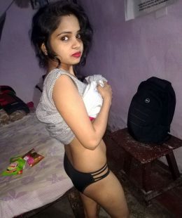 Cute Bhabhi Leaked Pics