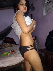 Cute Bhabhi Leaked Pics