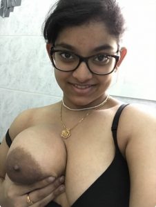 Sexy Paki Girl Few Nude Pics