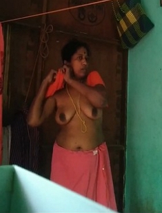 Mallu Aunty Chnaging Cloths record In Hidden Cam 2