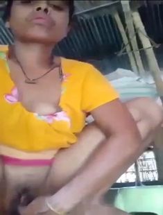 Bangladeshi Unsatisfied Village Bhabhi Pussy Fingering And Squirting