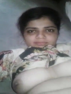 Beautiful Unsatisfied Paki Bhabhi Fingering