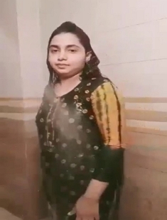 Bangladeshi Beautiful Chubby Girl Bathing Video For Lover